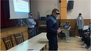 Un elev de clasa a 6-a şi-a atacat colegul cu cuţitul la o şcoală din V&acirc;lcea