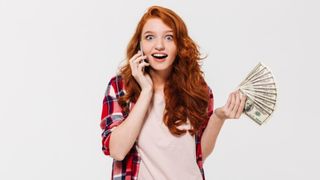 fata cu bani în mana