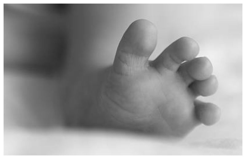 Nou născut mort toaletă