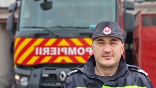 Marian Rădoacă lucrează ca pompier în cadrul Inspectoratului pentru Situaţii de Urgenţă "Oltenia" al judeţului Dolj de 19 ani 