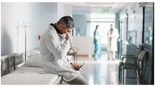 Medic de chirurgie plastică din Constanța, anchetat, după ce ar fi mutilat mai multe paciente