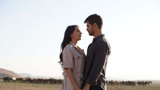 Meryl Streep și Angelina Jolie, actrițele care au inspirat-o pe Gülsim Ali İlhan, actrița din serialul “Poveste din Anatolia”