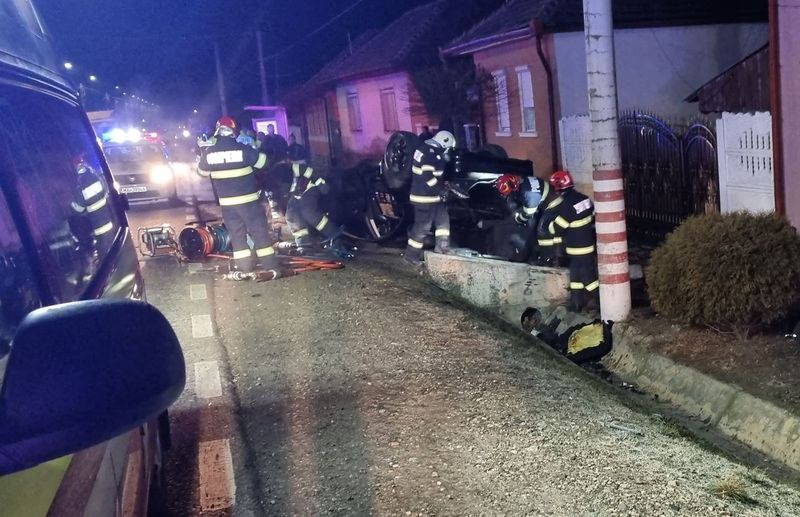 pompieri interventie la accident