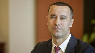 VIDEO - Iulian Dumitrescu, președintele Consiliului Județean Prahova, este vizat de percheziții într-un dosar DNA