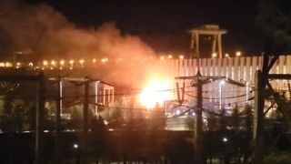 Incendiu puternic la Hidrocentrala Porțile de Fier. Pompierii intervin de urgență