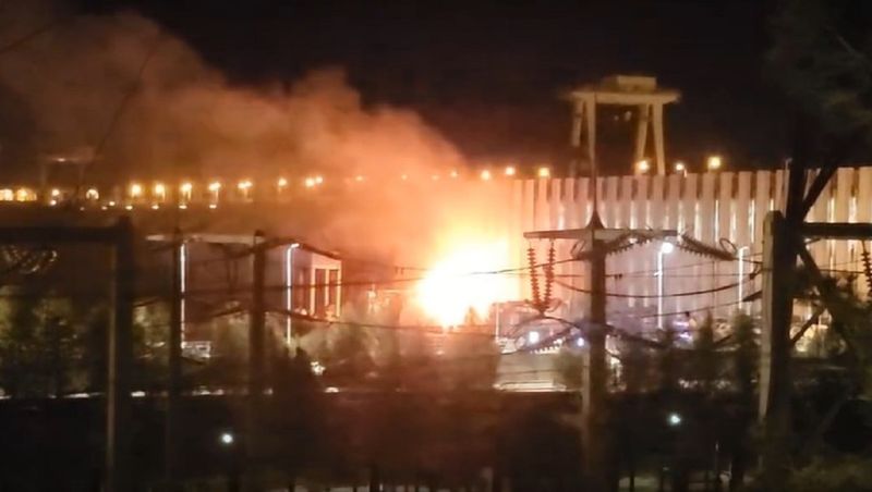 Incendiu puternic la Hidrocentrala Porțile de Fier. Pompierii intervin de urgență