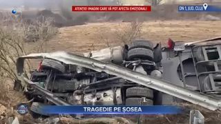 VIDEO- Tagedie &icirc;n Cluj. Doi bărbați au murit după ce autoutilitara &icirc;n care se aflau a lovit un autocamion