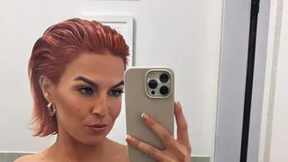 Modelul celebru s-a dezbrăcat nud, dar altceva a atras privirea fanilor ei