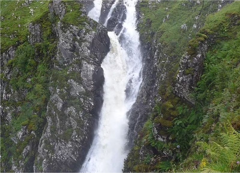 Rosie Horder a alunecat la Cascada Glomach,