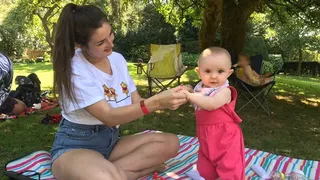 Șase medici i-au spus lui Ellie Johnson că nu e &icirc;nsărcinată