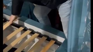 Suspect în 90 de furturi, găsit sub pat