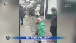 VIDEO- Hoț prins &icirc;n flagrant. Individul a furat telefonul unei femei, &icirc;n timp ce urca &icirc;n autobuz