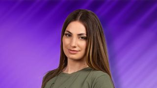 Bianca, atacată de Larisa și Julia