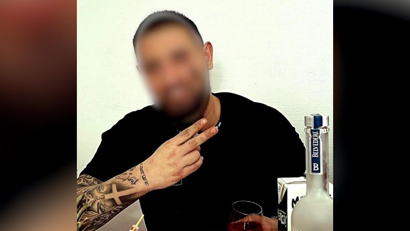 Dublă crimă la Brașov! Un tânăr care tocmai ce se întorsese acasă și-a ucis părinții apoi a sunat la 112 pentru a se autodenunța