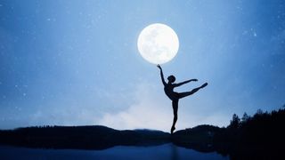 Lună Nouă pe 9 februarie 2024: Cum ne afectează? Această perioadă ne &icirc;ndeamnă să ne exprimăm dorințele &icirc;n univers