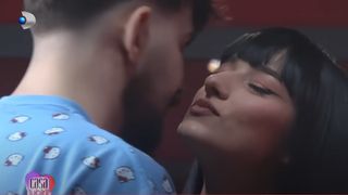 Ștefan îi fură un sărut lui Aleyna din "Casa Iubirii"