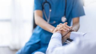 Impozitarea concediilor medicale. Cine sunt românii care ar putea scăpa de plată?
