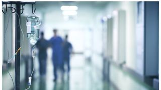 Momente cumplite pentru o femeie trimisă acasă cu tratament pentru răceală, deşi suferise un infarct: ”Dacă le bagi în buzunar, se uită altfel”