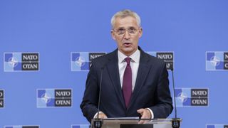 Reacția șefului NATO, Jens Stoltenberg, la comentariile lui Trump în privința Rusiei. „Îi expune pe soldații americani și europeni la un risc sporit”