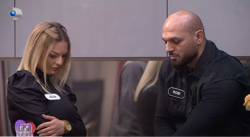 Julia și Robert, mai apropiați unul de altul