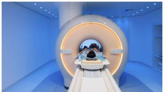 Incredibil ce i s-a întâmplat unui bărbat în timp ce a mers la o programare RMN! Medicii au rămas șocați