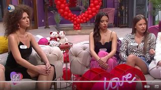 Larisa în război cu Giuly casa iubirii