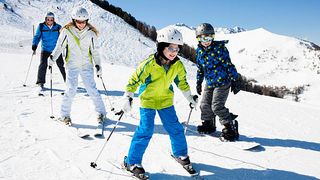 A început vacanța de schi! Elevii din aceste județe intră în vacanță!