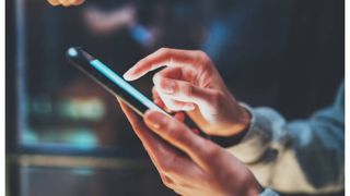 Înșelătoria prin care o femeie a rămas instant fără economiile strânse într-o viață! Cum au reușit să o păcălească trei bărbați pe care i-a cunoscut pe Facebook