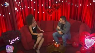 Gestul neobservat dintre Giuly și Robert, în camera roșie din Casa Iubirii. Totul s-a petrecut sub privirile Larisei: "Eu stau bine cu simțurile"