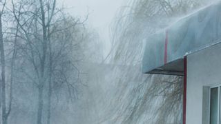 Este cod galben de ceață în mai multe regiuni din țară! Cum va fi vremea duminică?