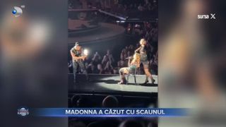 VIDEO - Madonna a căzut cu scaunul în timpul unui concert. Cum e gestionat cântăreața situația?