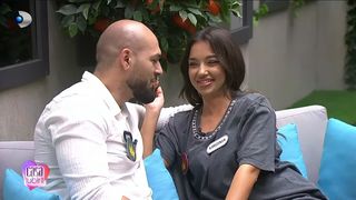 VIDEO. Virginia și Robi, tot mai aproape de un "date". Robi calcă pe bec și vorbește despre Julia