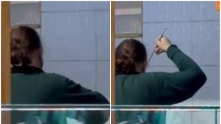 o femeie mananca cu polonicul