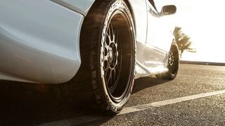 Cum să verifici și să întreții pneurile de vară pentru a evita neplăcerile pe drum