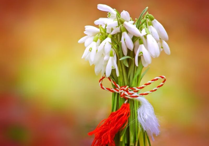 ghiocei legati cu martisor