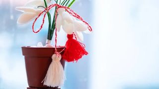 ghiocei legati cu martisor