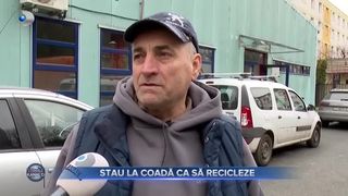 VIDEO - Coadă la Cluj pentru a recicla și a primi recompense. Ce beneficii au primit persoanele care au reciclat peturi și sticle?