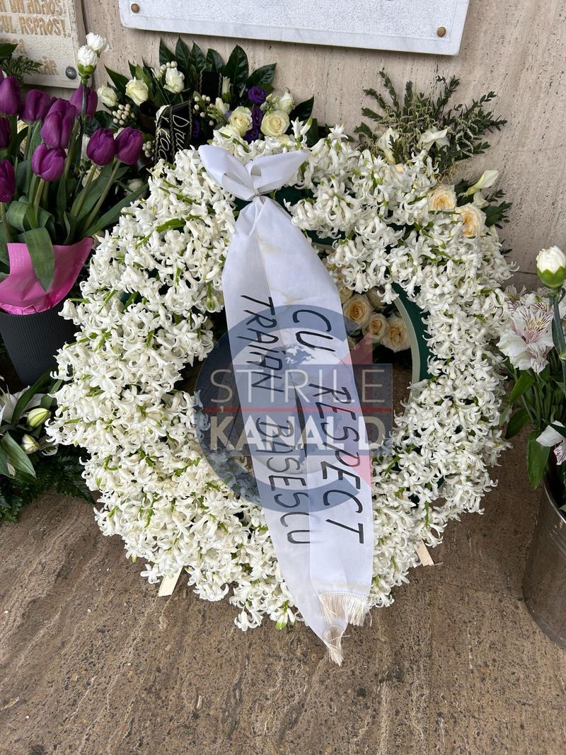 Înmormantare Mioara Roman, coroana trimisa de Traian Basescu