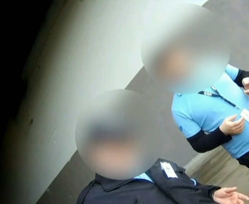 jandarm si angajat mall