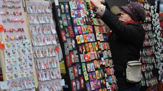 VIDEO- A început goana după mărțișoare. Anul acesta, prețurile au micșorat listele domnilor