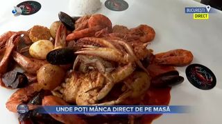 VIDEO- Locul unde poți mânca direct de pe masă, cu mâinile! Manierele se lasă la ușă în acest restaurant