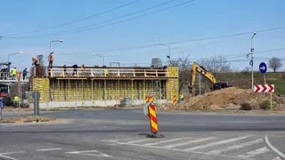 Oradea: începe betonarea primului picior al pasajului intermodal de pe Calea Borșului
