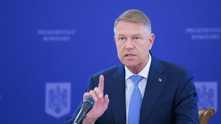 Klaus Iohannis a promulgat noua lege privind ordinul de protecție. Este inclusă și "hărțuirea online" - DOCUMENT