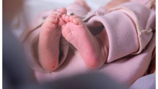 Caz cutremurător! O fetiță de doar un an și jumătate a murit la Bacău din cauza rujeolei