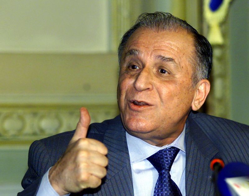 ion iliescu in decembrie 2000