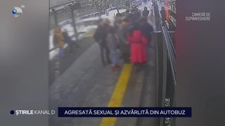 VIDEO - Scene halucinante &icirc;ntr-o stație de autobuz din Pitești! O t&acirc;nără a fost aruncată din mijlocul de transport după ce ar fi fost agresată de niște indivizi