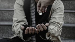 Un bărbat a furat de la Mănăstirea Râmeț. Înainte, acesta cerșea în fața lăcașului de cult alături de un adolescent