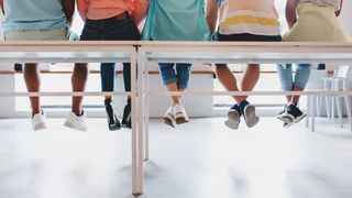 elevi care asteapta subiectele la istorie pentru simulare bac