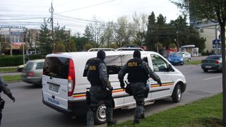 Percheziții &icirc;n lumea interlopă, cu sprijin DIICOT