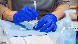 Ce a pățit bărbatul care a luat 217 doze de vaccin anti-COVID